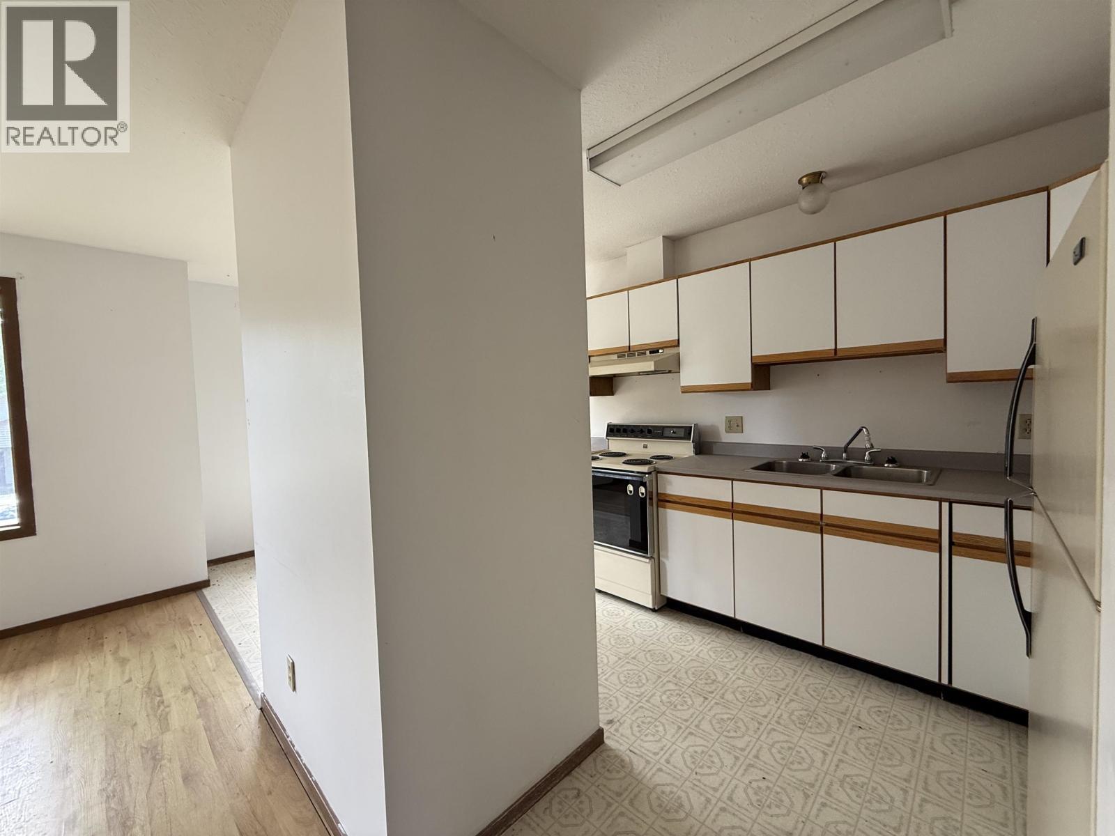 3512 Second Avenue, Smithers, BC - Indoor Photo Showing Kitchen With Double Sink