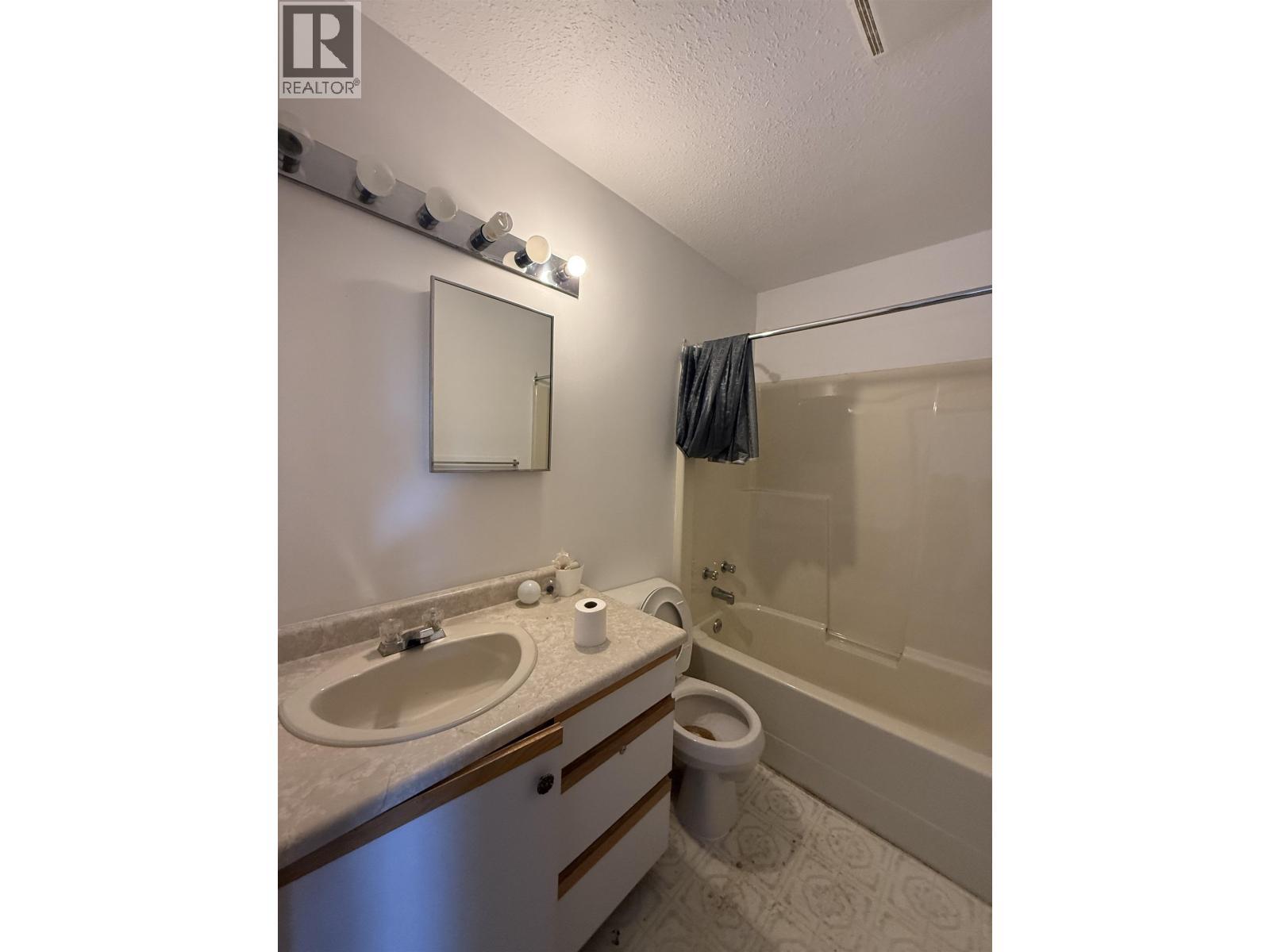 3512 Second Avenue, Smithers, BC - Indoor Photo Showing Bathroom