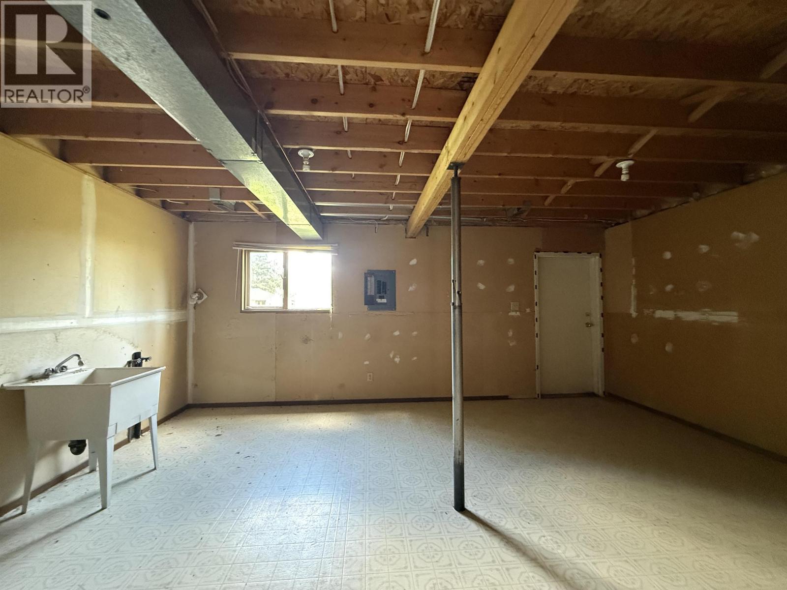 3512 Second Avenue, Smithers, BC - Indoor