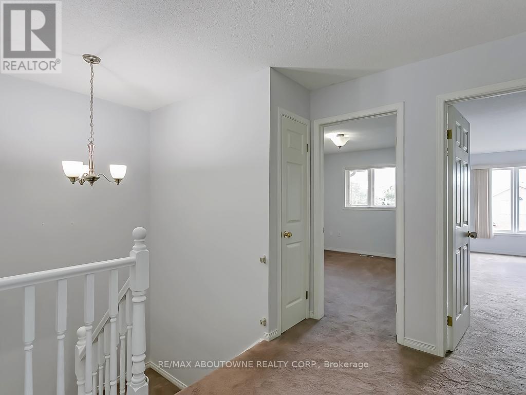 1310 Blanshard Drive, Burlington, ON - Indoor Photo Showing Other Room