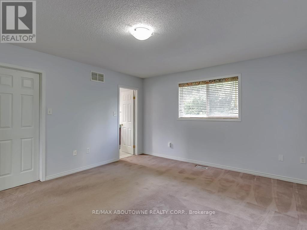 1310 Blanshard Drive, Burlington, ON - Indoor Photo Showing Other Room