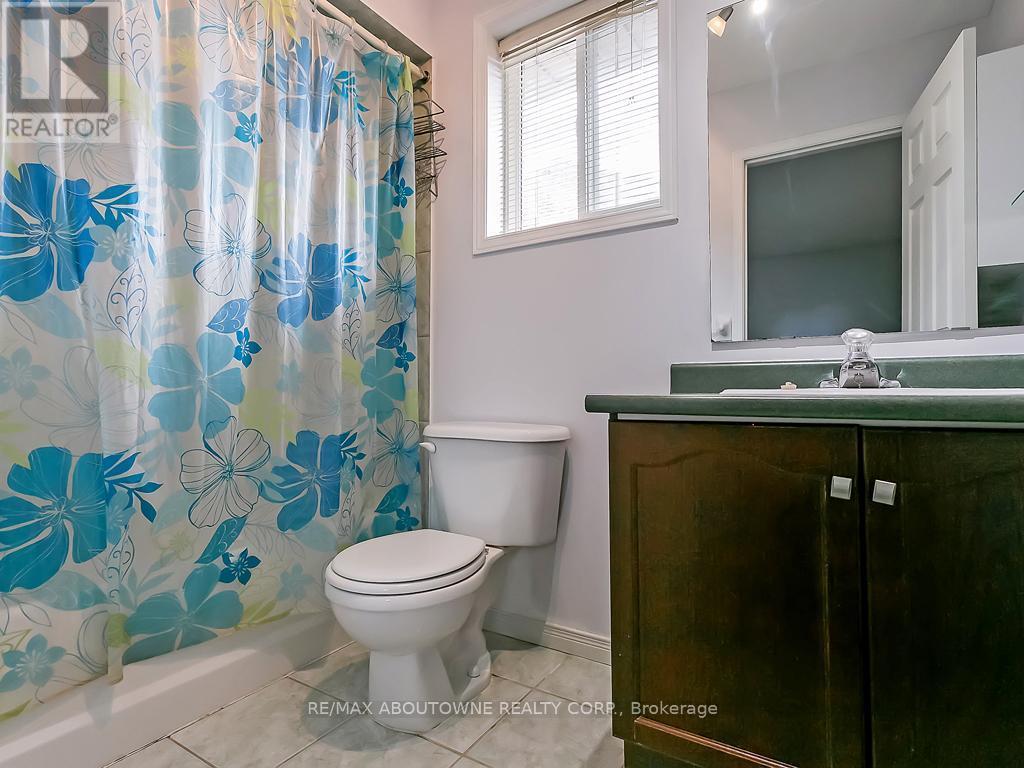 1310 Blanshard Drive, Burlington, ON - Indoor Photo Showing Bathroom