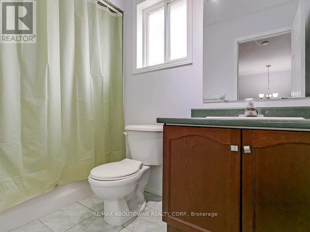 1310 Blanshard Drive, Burlington, ON - Indoor Photo Showing Bathroom