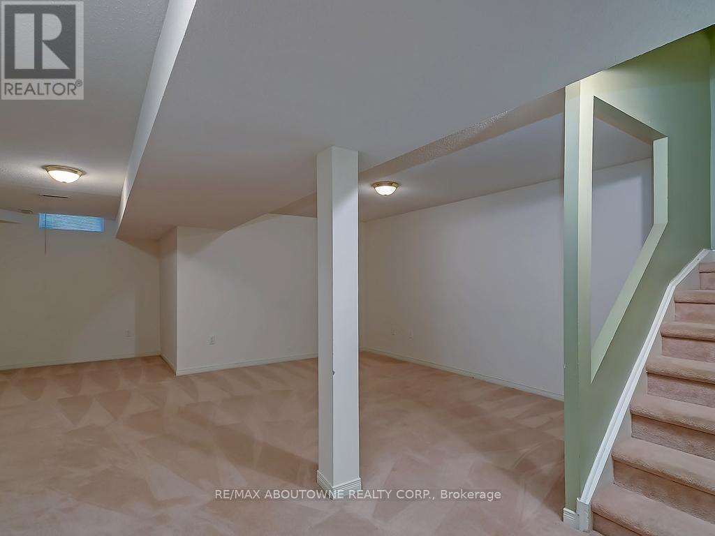 1310 Blanshard Drive, Burlington, ON - Indoor Photo Showing Other Room
