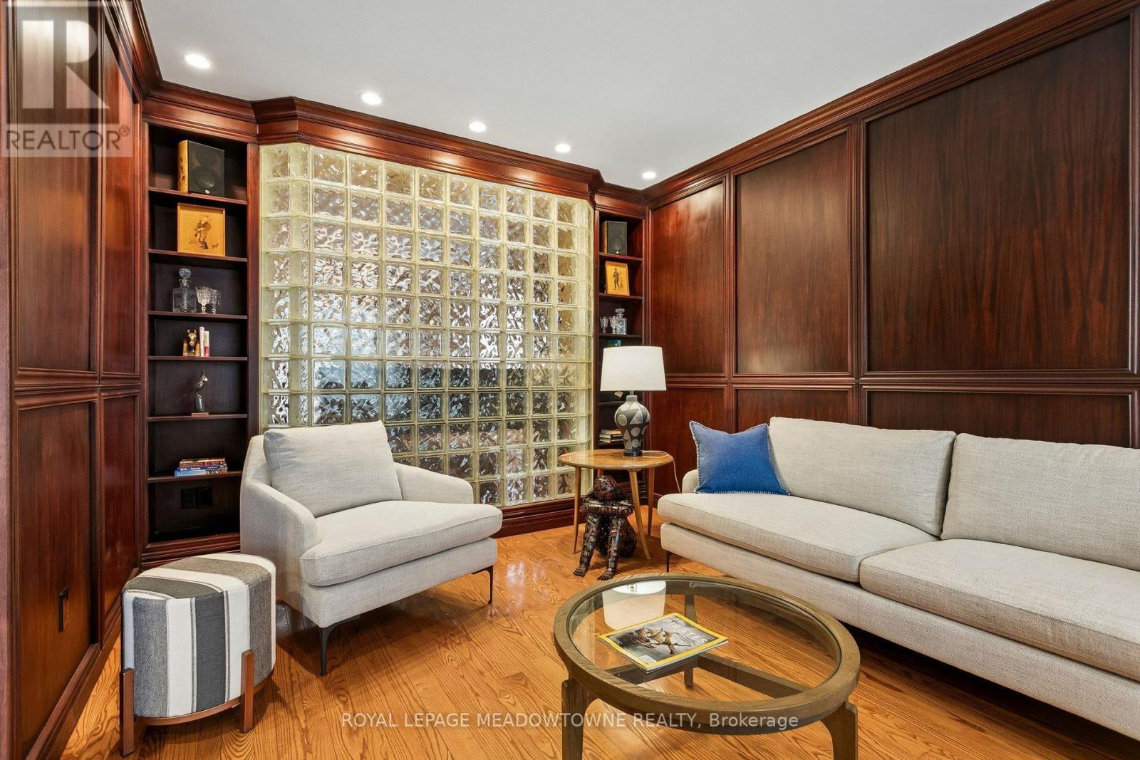3170 Plum Tree Crescent, Mississauga, ON - Indoor Photo Showing Living Room