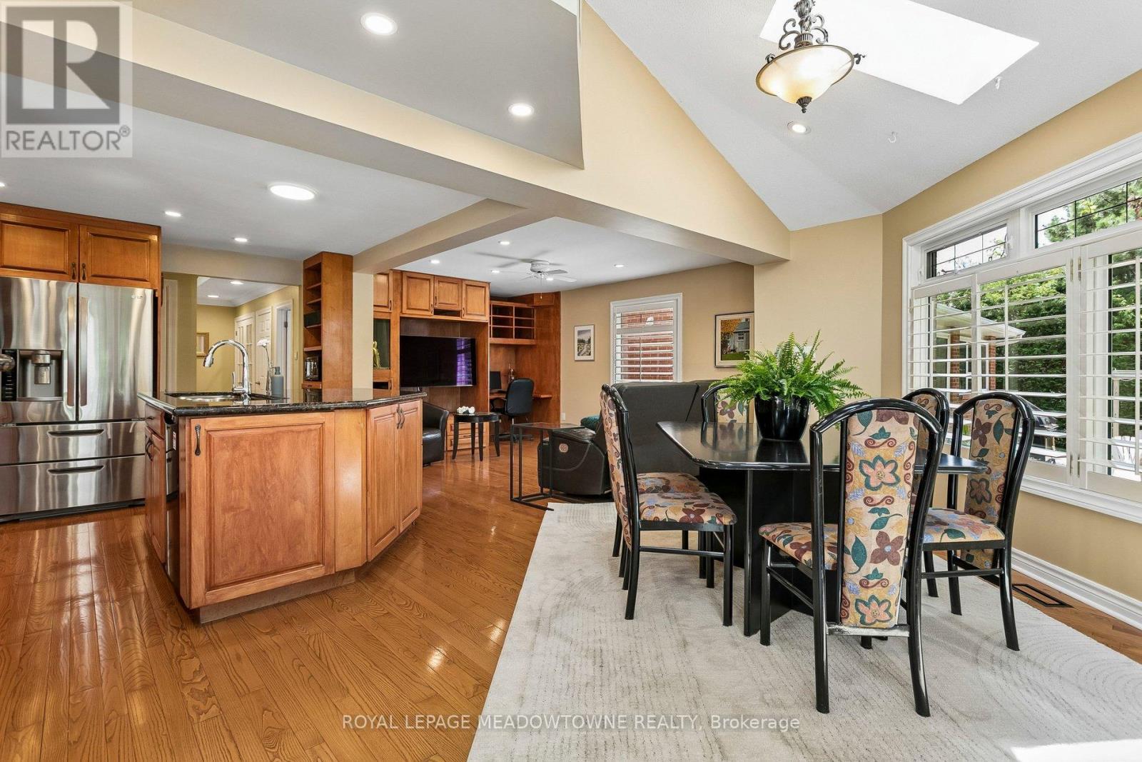 3170 Plum Tree Crescent, Mississauga, ON - Indoor Photo Showing Dining Room
