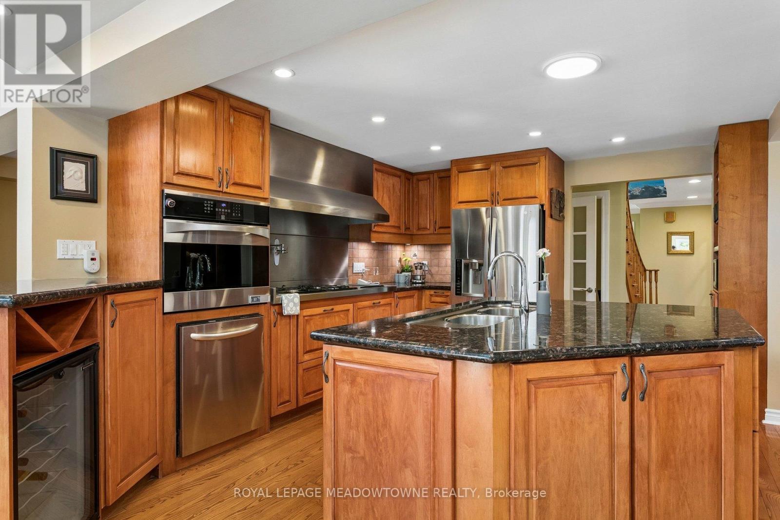 3170 Plum Tree Crescent, Mississauga, ON - Indoor Photo Showing Kitchen