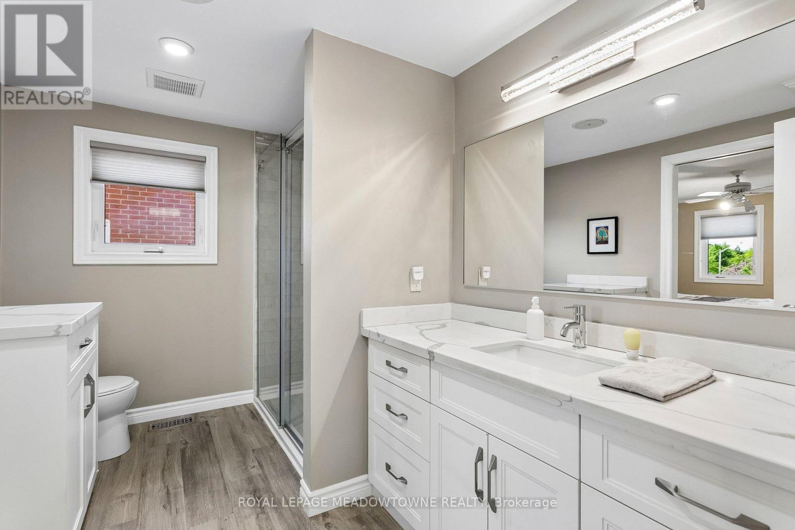 3170 Plum Tree Crescent, Mississauga, ON - Indoor Photo Showing Bathroom
