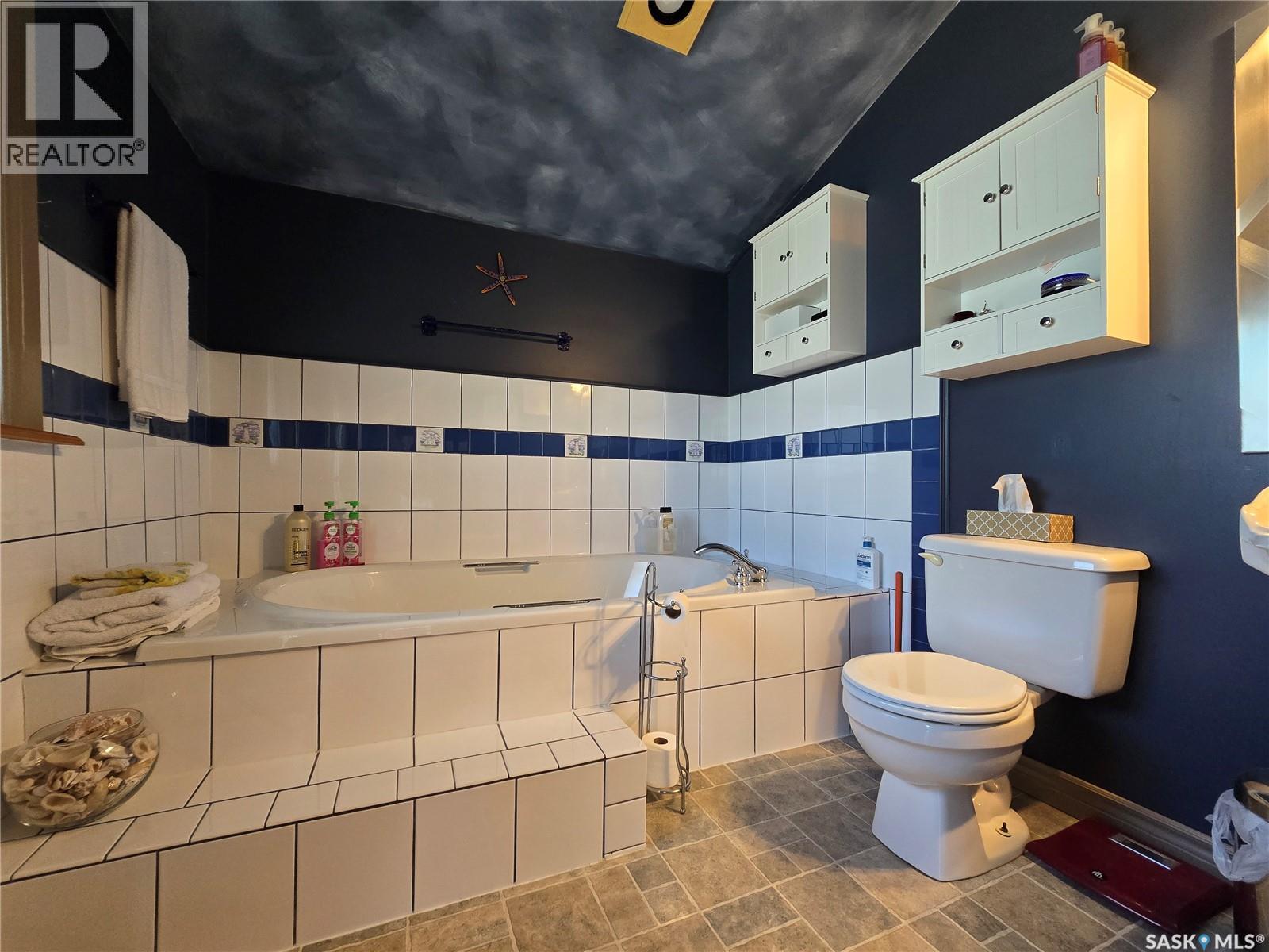 43 Assiniboia Avenue, Mctaggart, SK - Indoor Photo Showing Bathroom