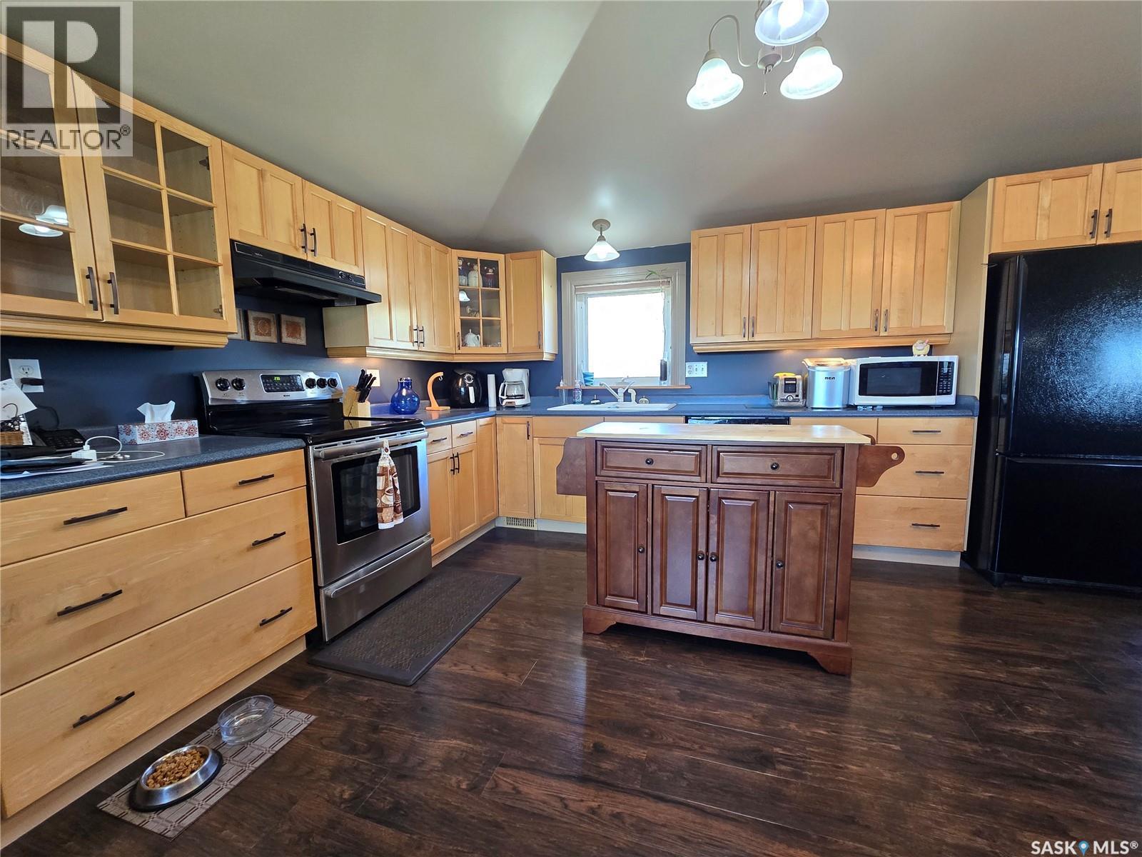 43 Assiniboia Avenue, Mctaggart, SK - Indoor Photo Showing Kitchen