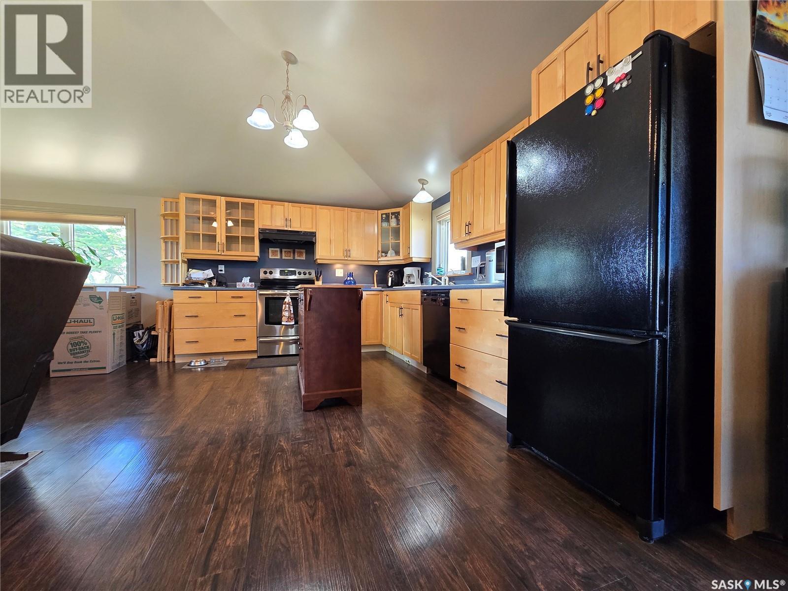 43 Assiniboia Avenue, Mctaggart, SK - Indoor Photo Showing Kitchen