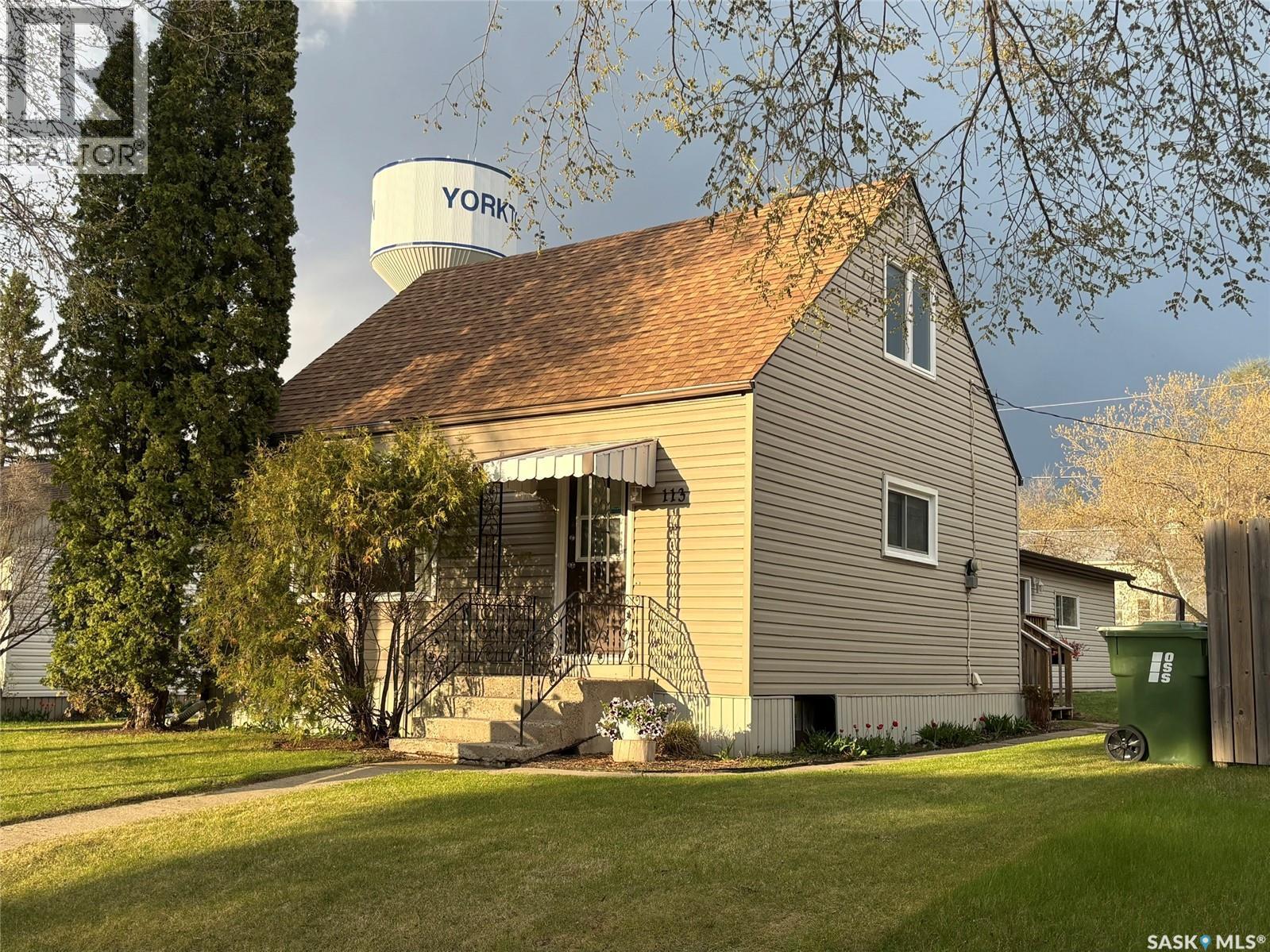 113 Laurier Avenue, Yorkton, SK - Outdoor