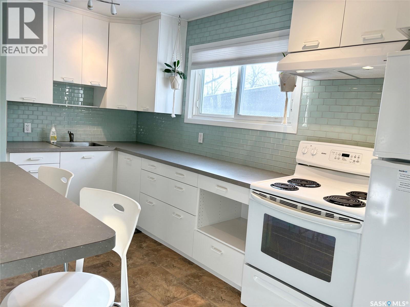 113 Laurier Avenue, Yorkton, SK - Indoor Photo Showing Kitchen