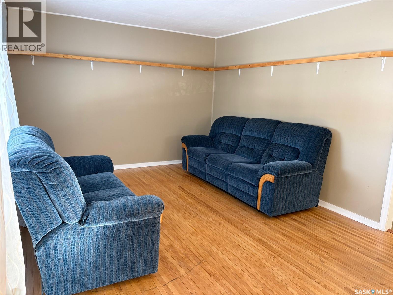 113 Laurier Avenue, Yorkton, SK - Indoor Photo Showing Living Room