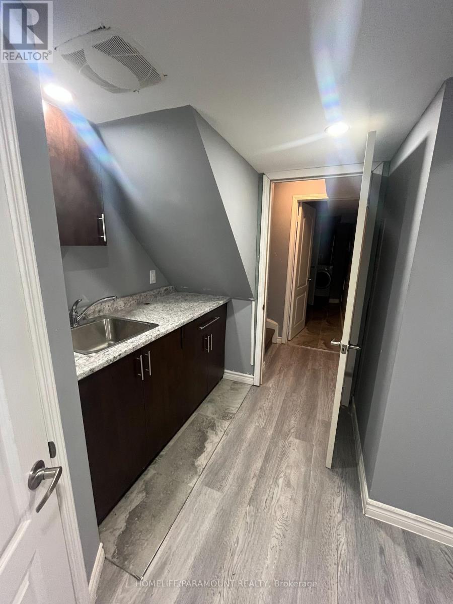 27 Lonestar Crescent, Brampton, ON - Indoor Photo Showing Kitchen