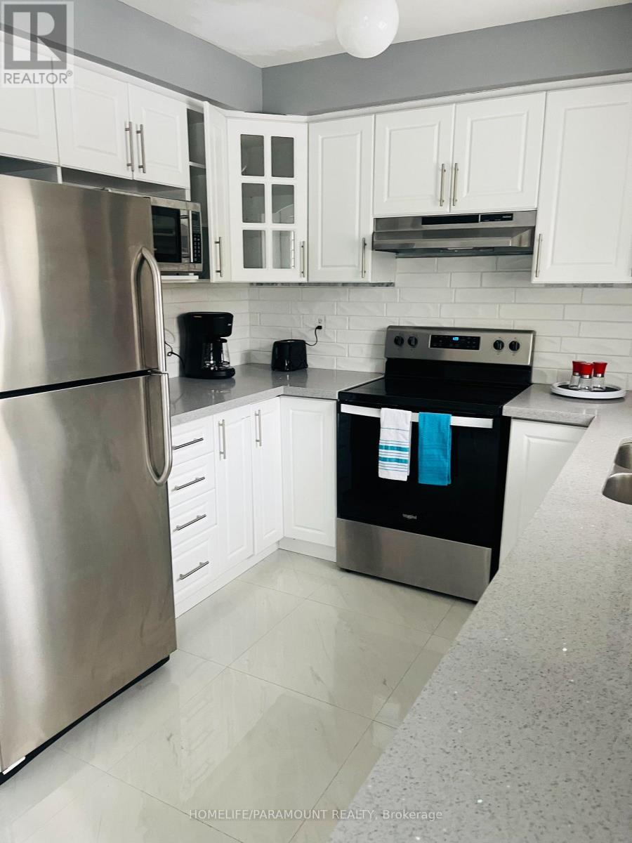 27 Lonestar Crescent, Brampton, ON - Indoor Photo Showing Kitchen