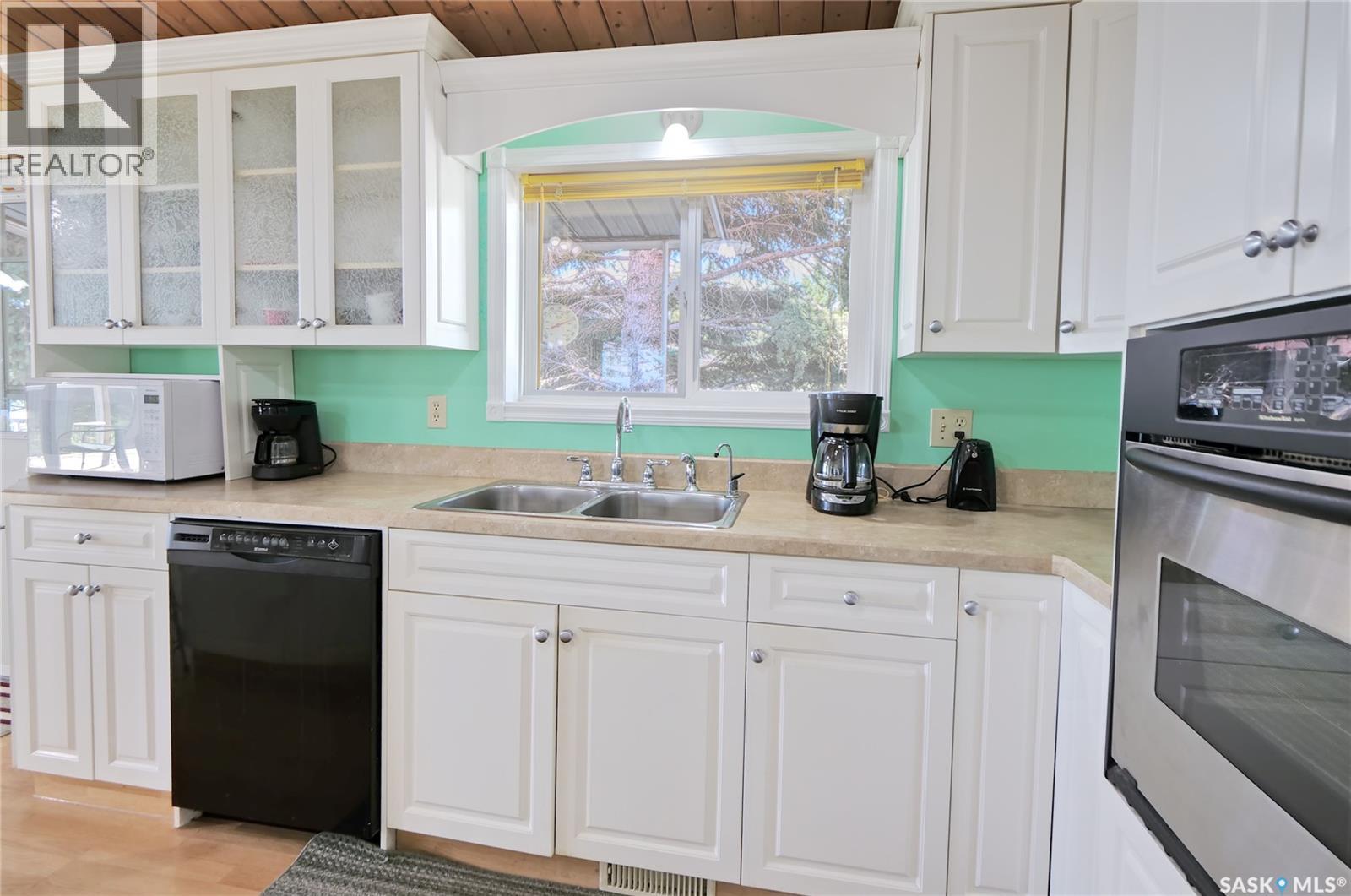 20 Mainprize Bay, Maple Bush Rm No. 224, SK - Indoor Photo Showing Kitchen With Double Sink