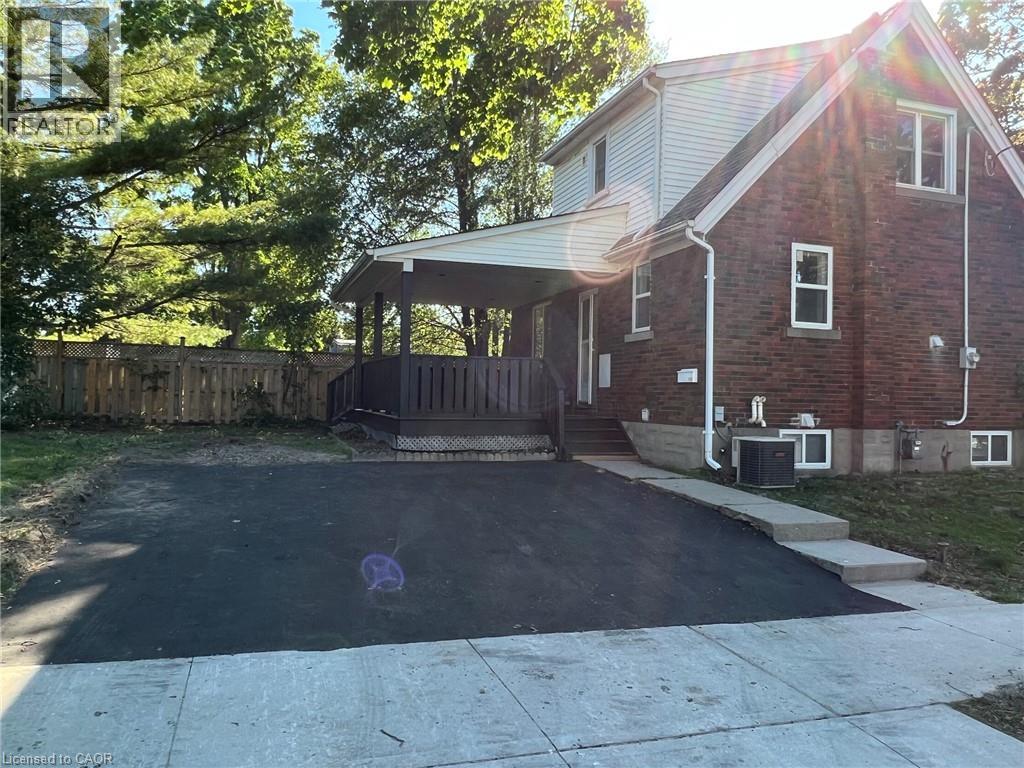 115 Highland Road W, Kitchener, ON - Outdoor