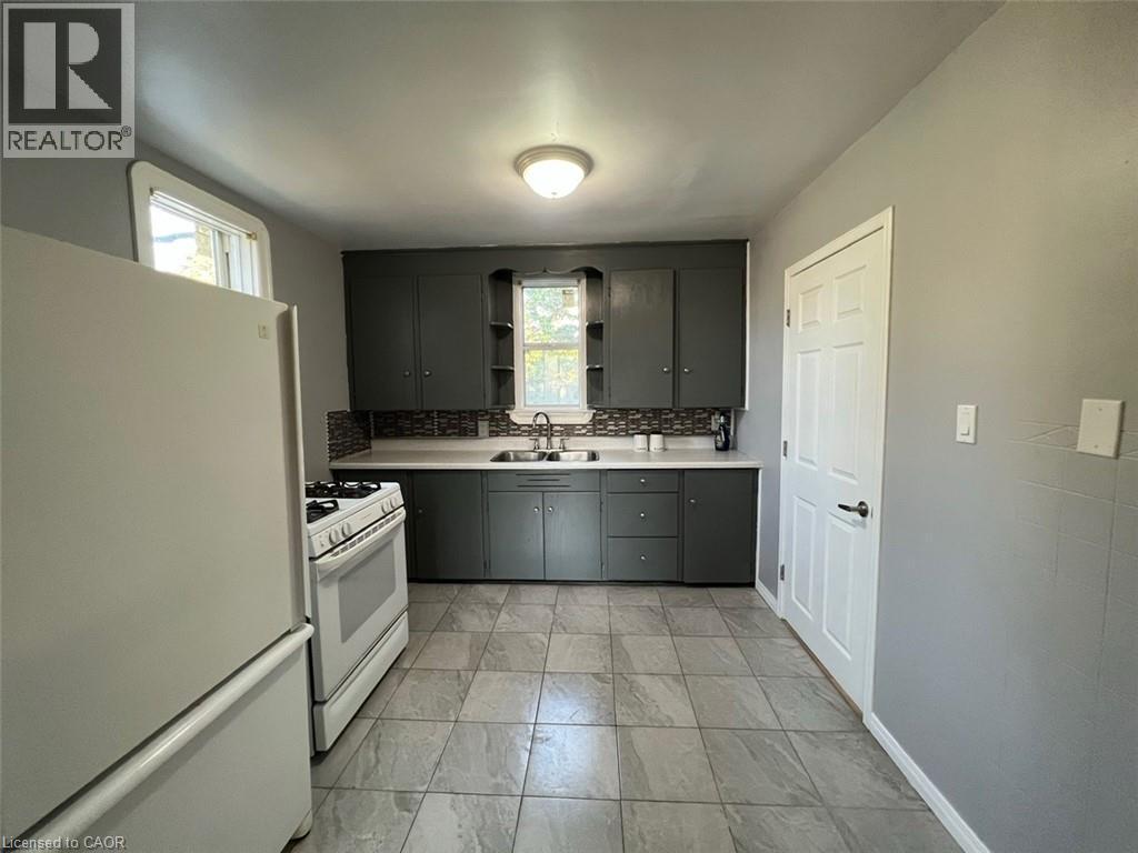 115 Highland Road W, Kitchener, ON - Indoor Photo Showing Kitchen With Double Sink