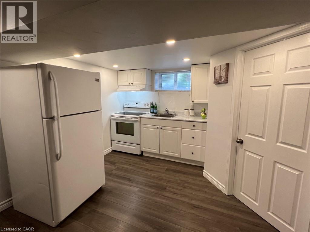 115 Highland Road W, Kitchener, ON - Indoor Photo Showing Kitchen