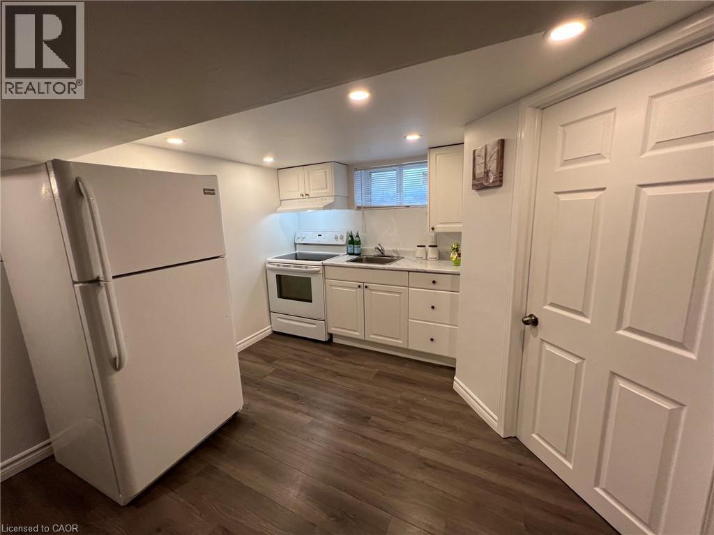 115 Highland Road W, Kitchener, ON - Indoor Photo Showing Kitchen