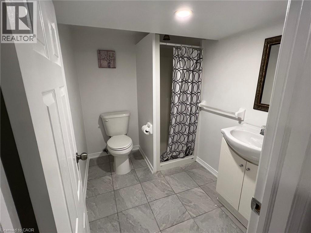 115 Highland Road W, Kitchener, ON - Indoor Photo Showing Bathroom