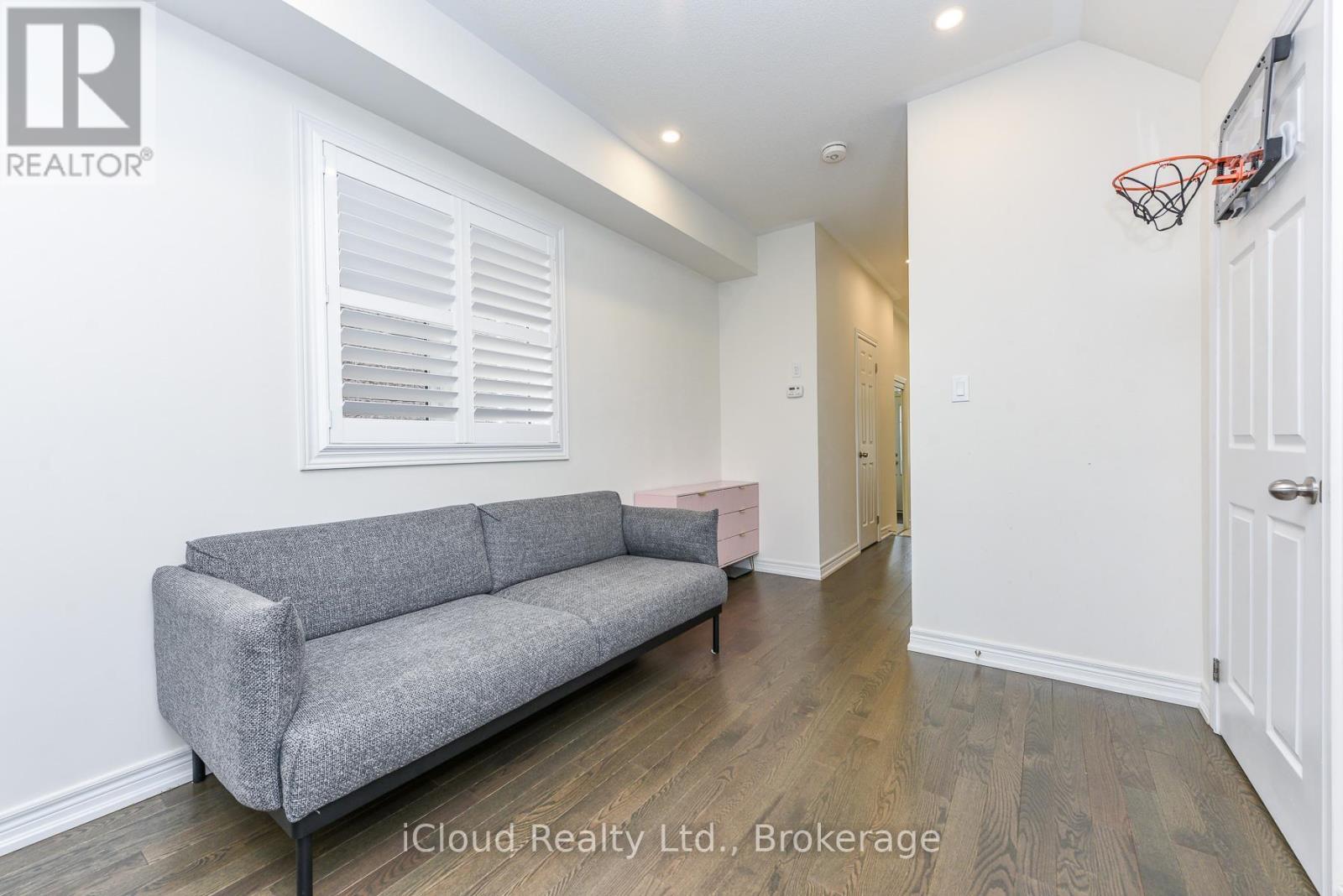 3958 Leonardo Street, Burlington, ON - Indoor Photo Showing Other Room