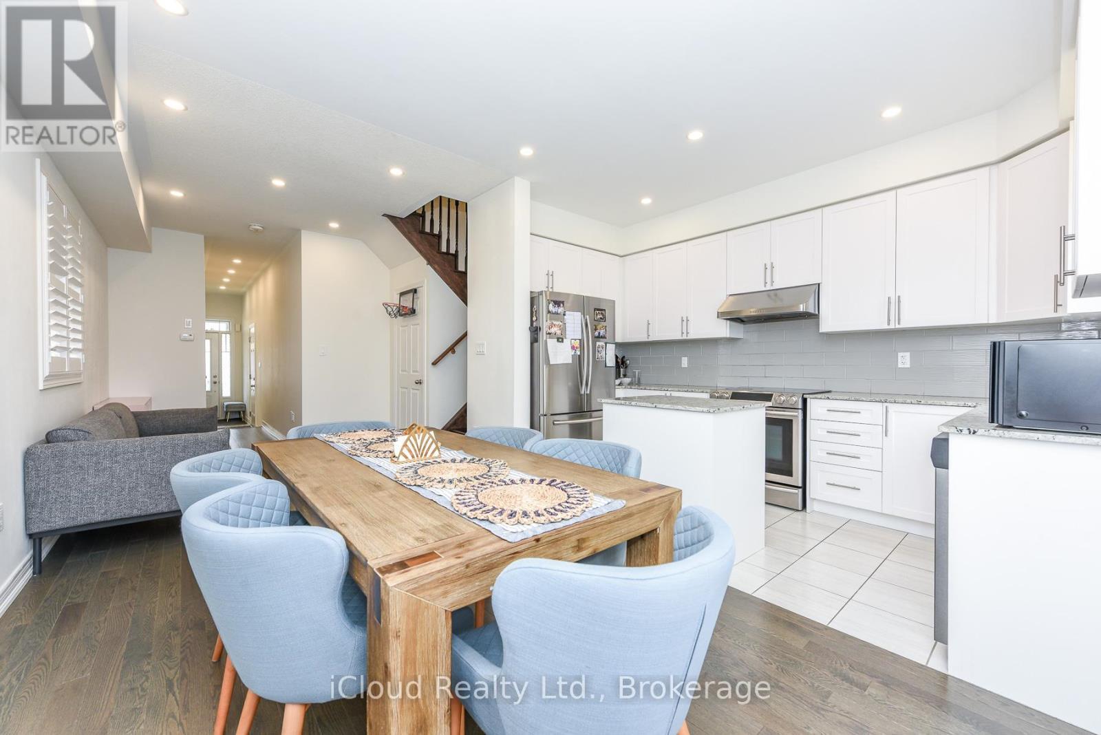 3958 Leonardo Street, Burlington, ON - Indoor