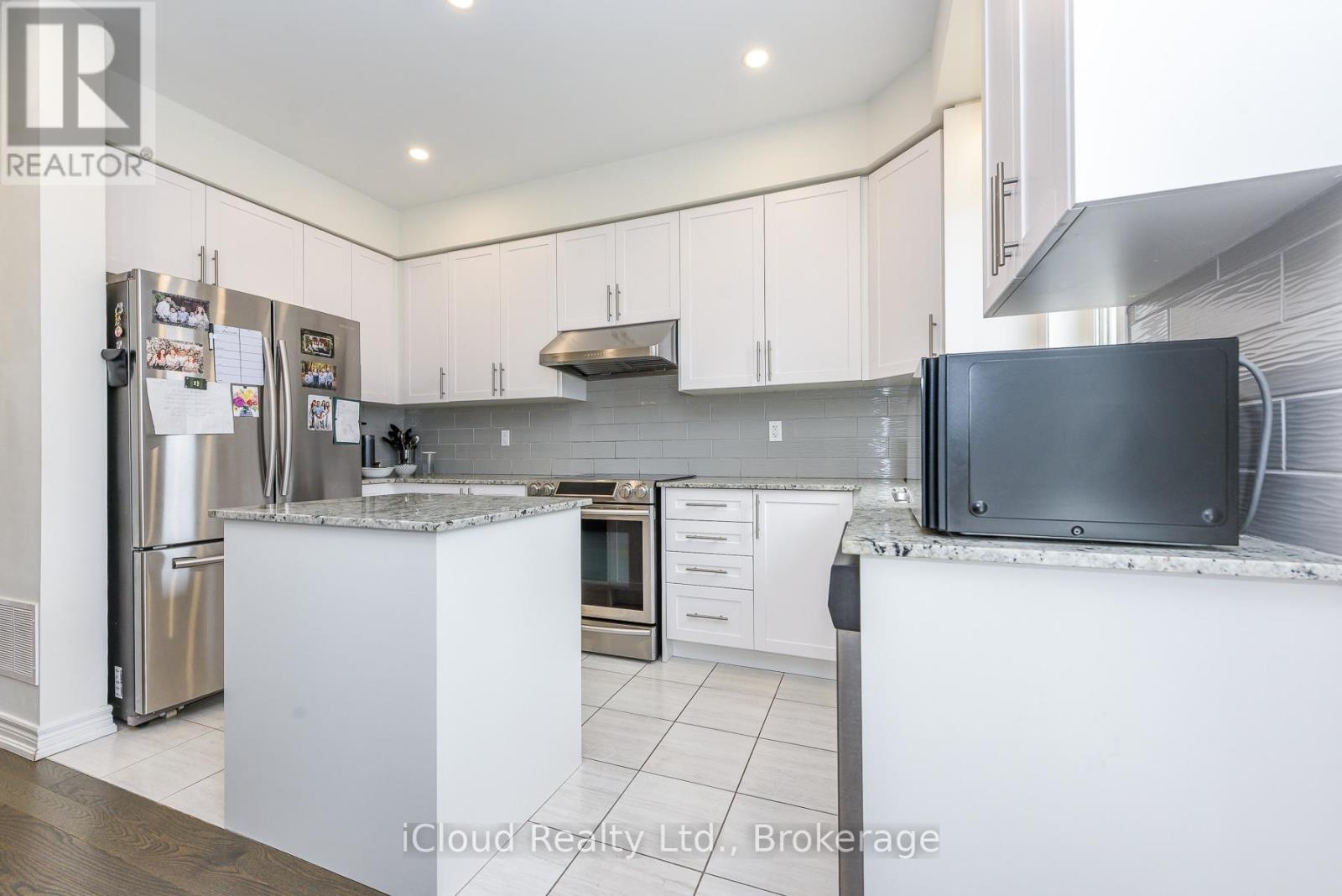 3958 Leonardo Street, Burlington, ON - Indoor Photo Showing Kitchen