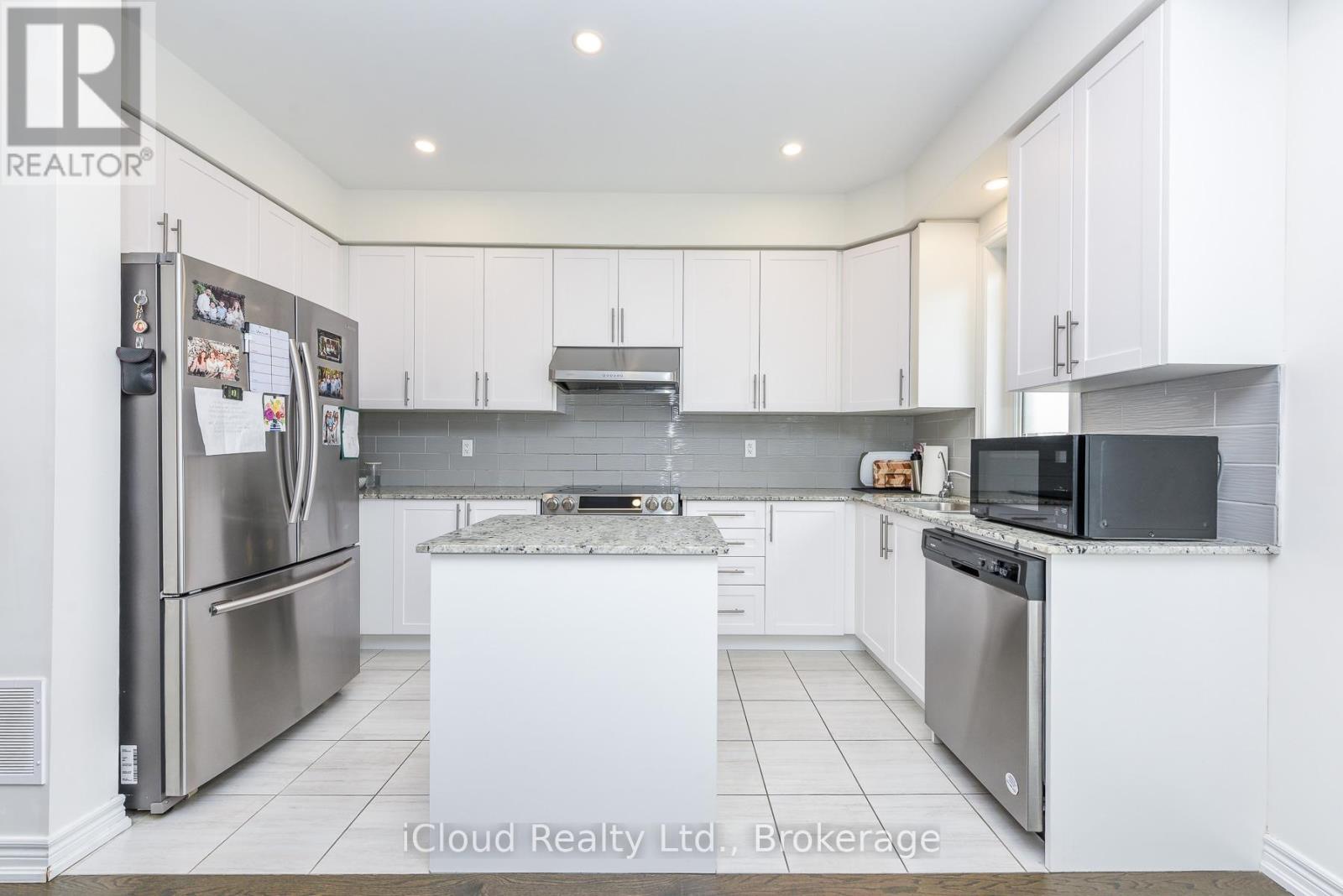 3958 Leonardo Street, Burlington, ON - Indoor Photo Showing Kitchen