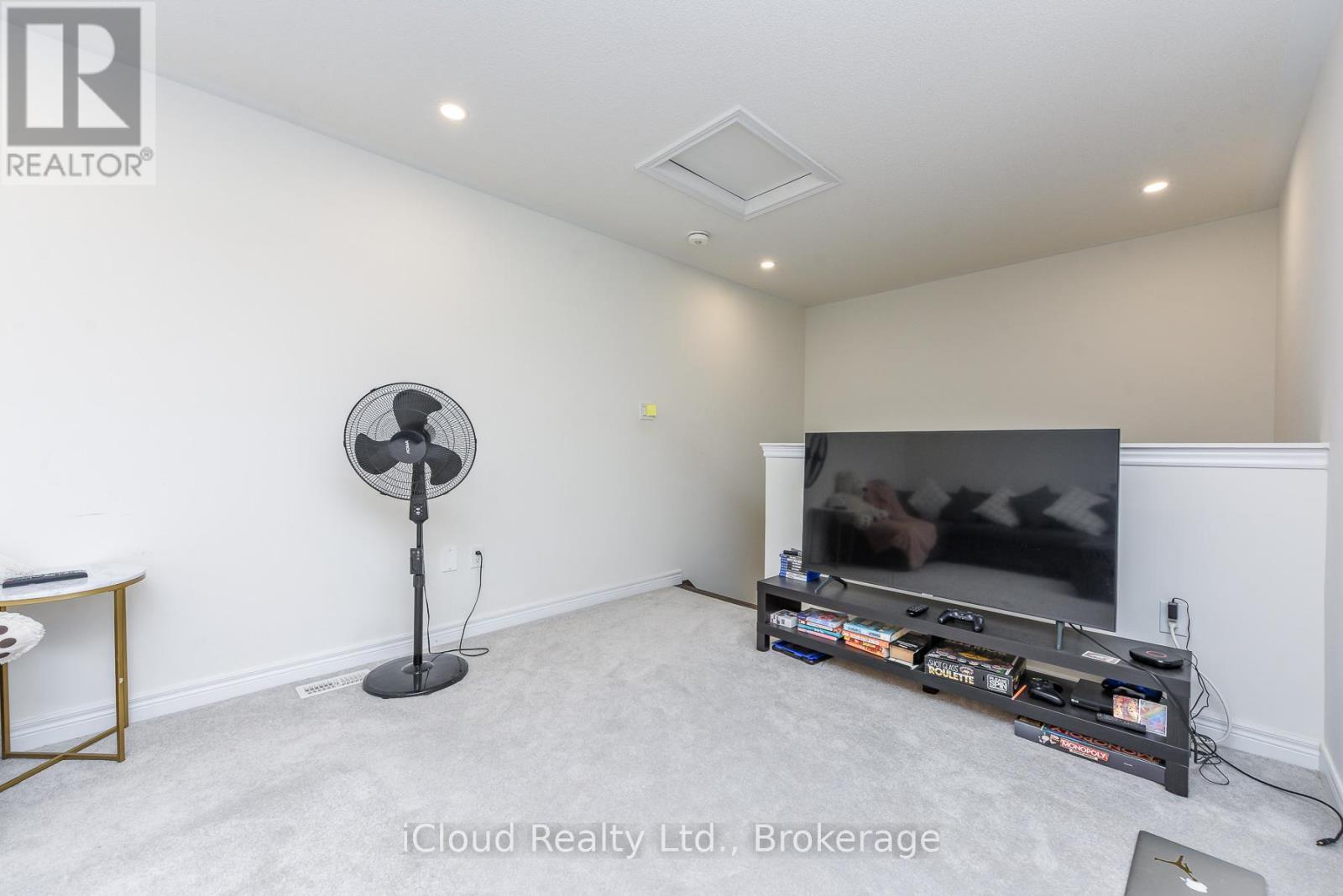 3958 Leonardo Street, Burlington, ON - Indoor