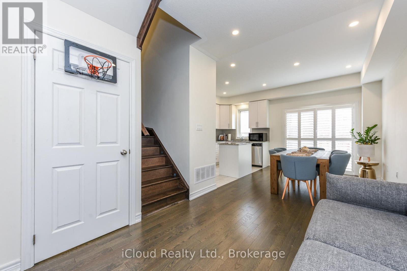 3958 Leonardo Street, Burlington, ON - Indoor