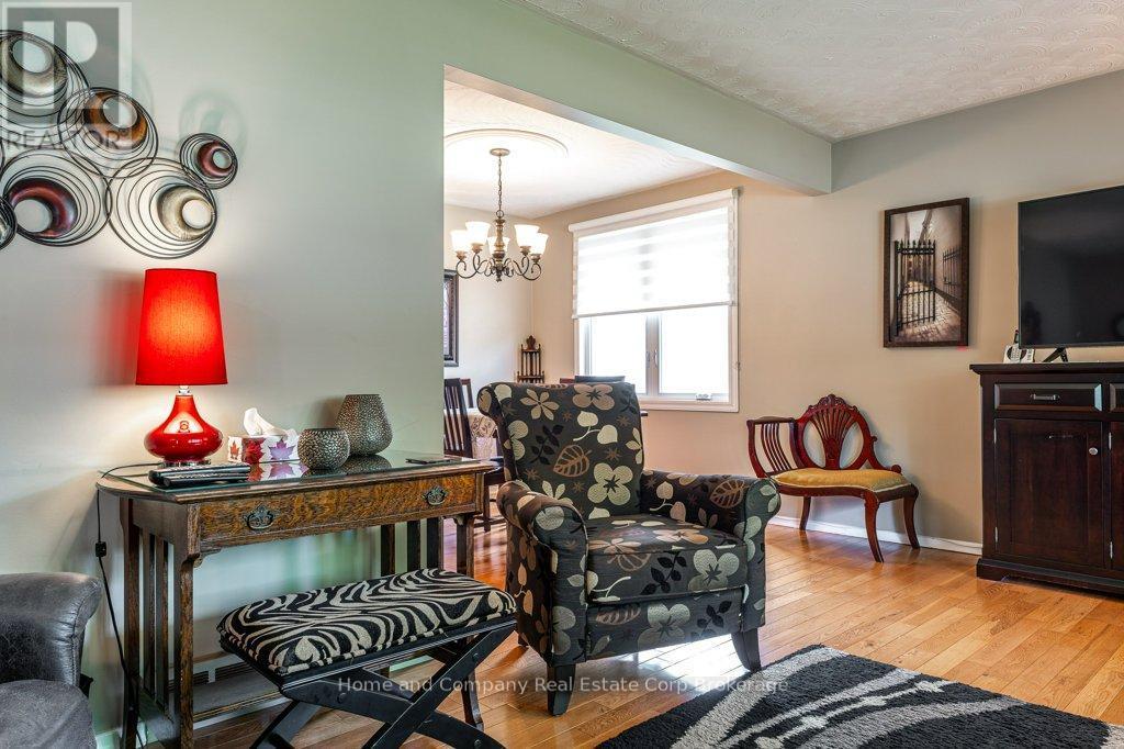 Living Room - 271 Devon Street, Stratford, ON - Indoor
