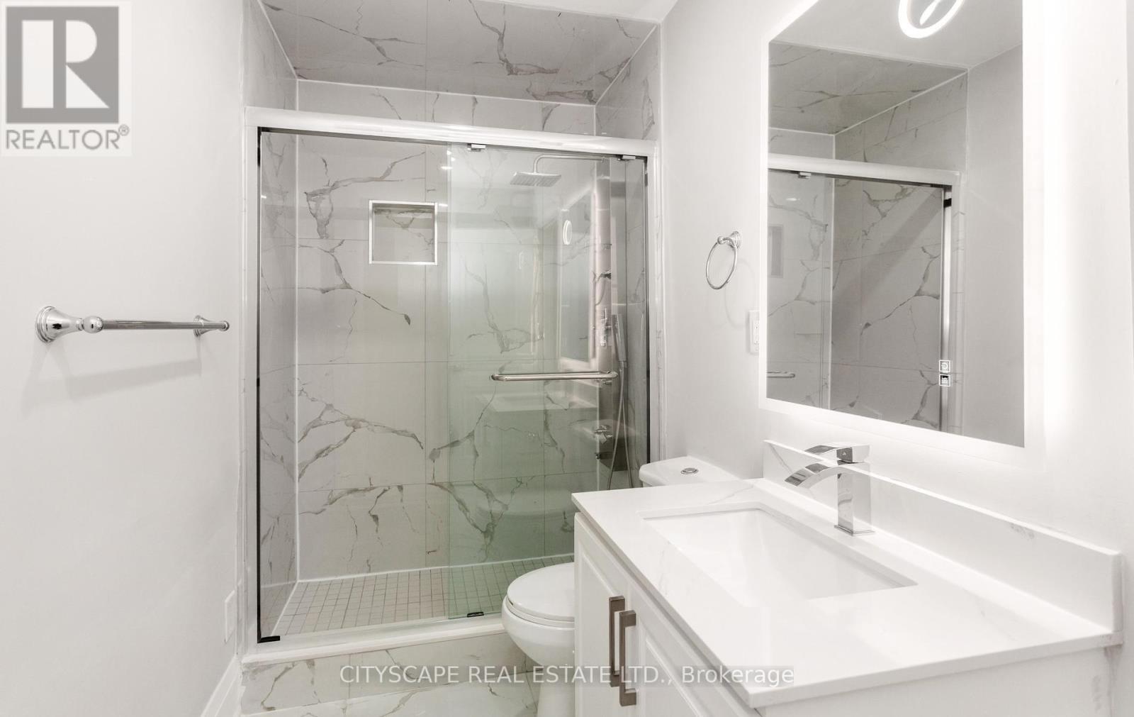 446 Argyle Street, Cambridge, ON - Indoor Photo Showing Bathroom