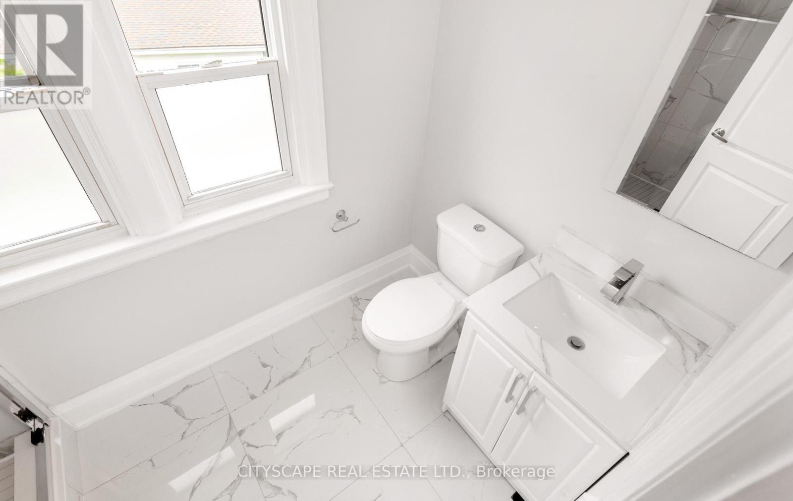 446 Argyle Street, Cambridge, ON - Indoor Photo Showing Bathroom