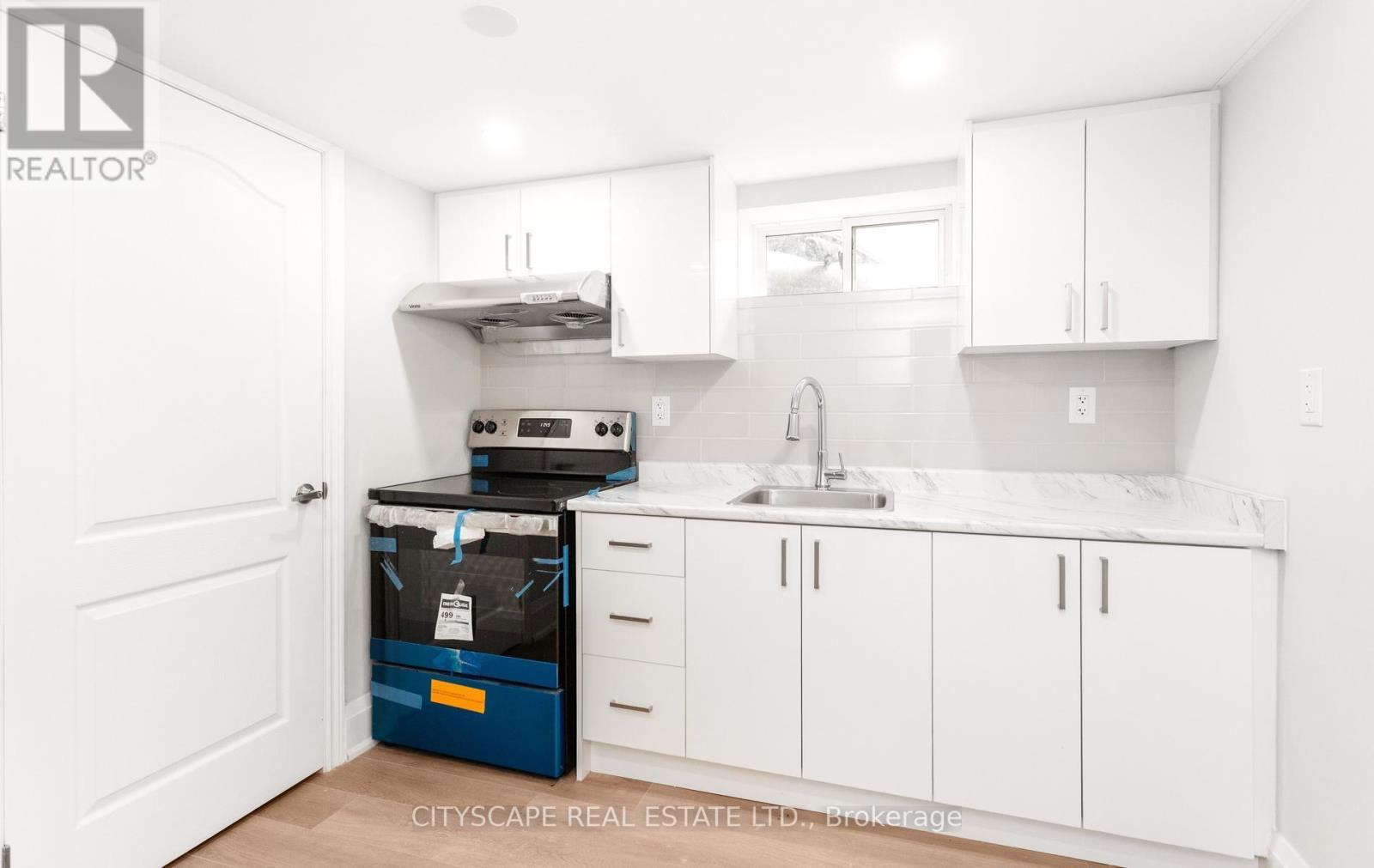 446 Argyle Street, Cambridge, ON - Indoor Photo Showing Kitchen