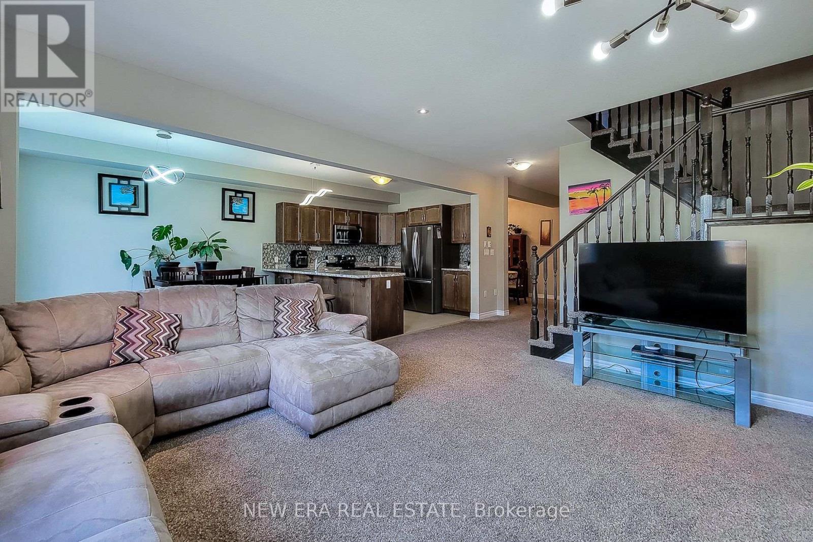 40 Fairgrounds Drive, Hamilton, ON - Indoor Photo Showing Living Room