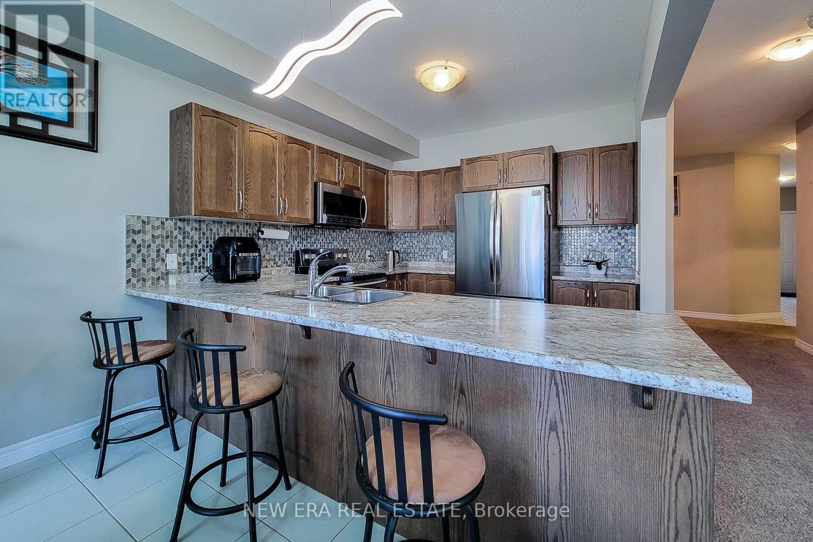 40 Fairgrounds Drive, Hamilton, ON - Indoor Photo Showing Kitchen With Double Sink