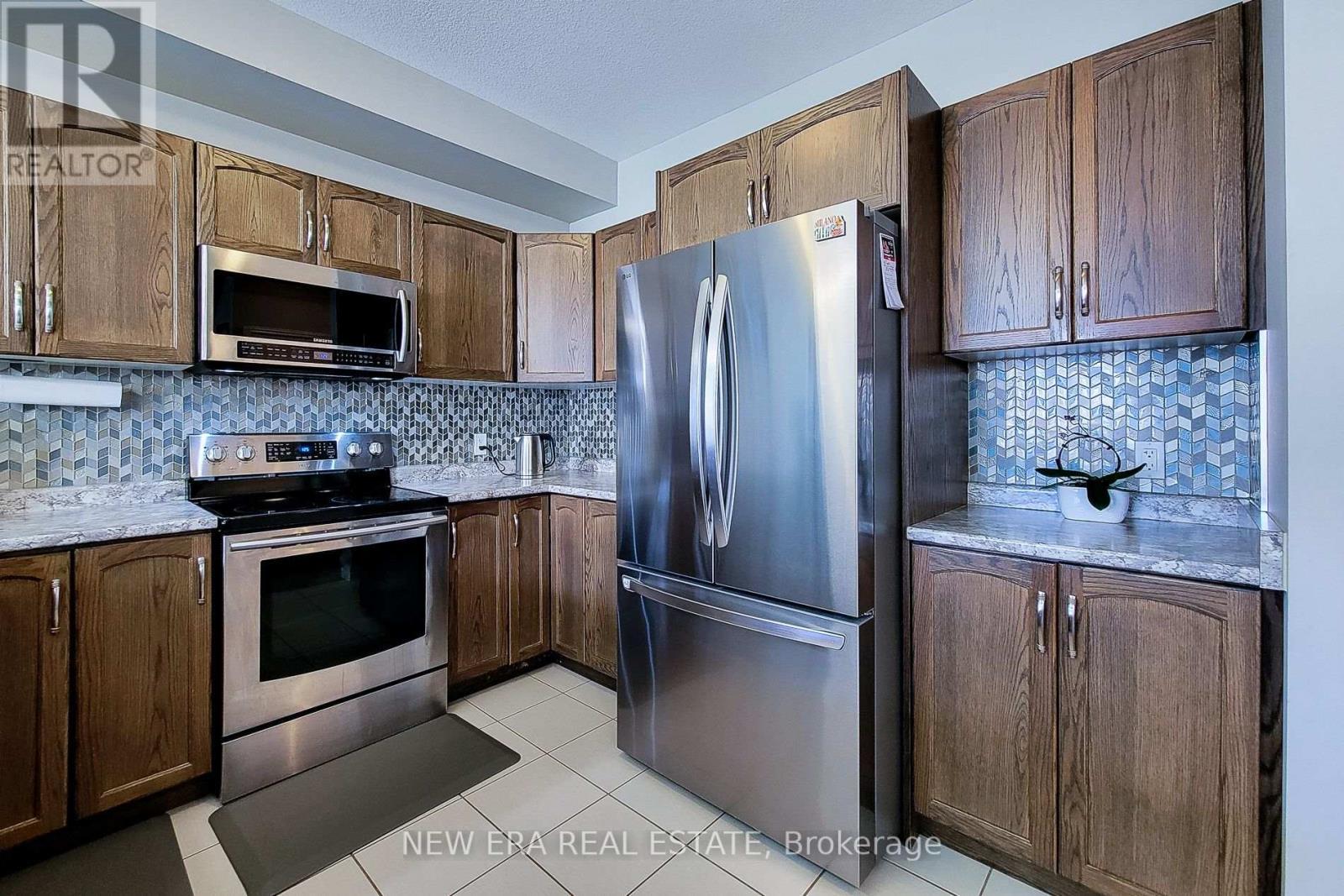 40 Fairgrounds Drive, Hamilton, ON - Indoor Photo Showing Kitchen With Stainless Steel Kitchen