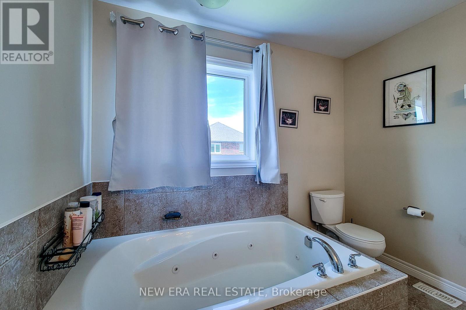 40 Fairgrounds Drive, Hamilton, ON - Indoor Photo Showing Bathroom
