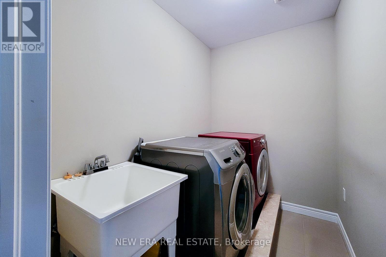 40 Fairgrounds Drive, Hamilton, ON - Indoor Photo Showing Laundry Room