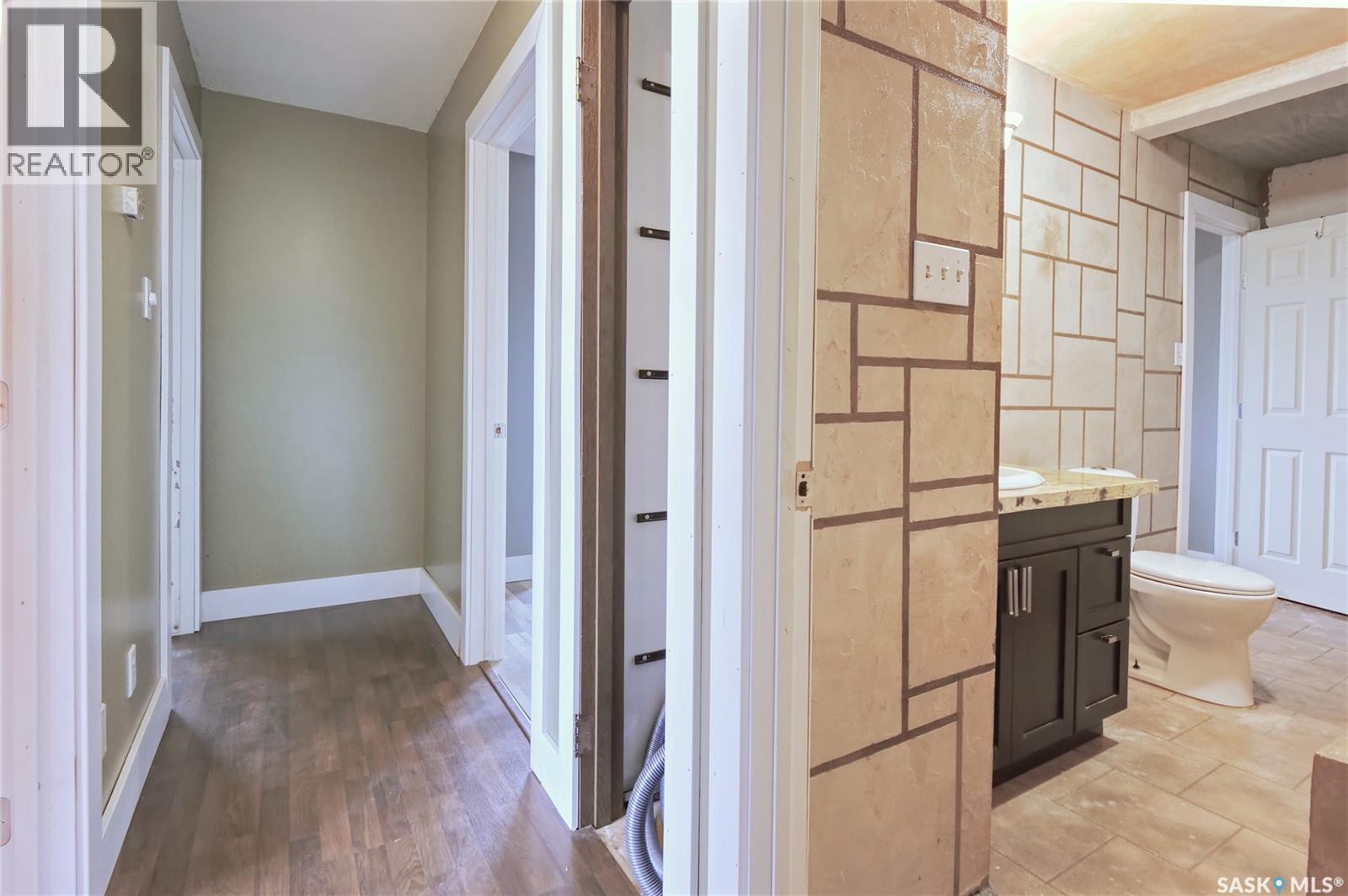333 Dominion Bay, Central Butte, SK - Indoor