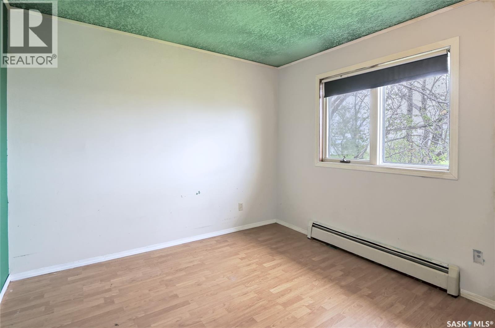 333 Dominion Bay, Central Butte, SK - Indoor Photo Showing Other Room