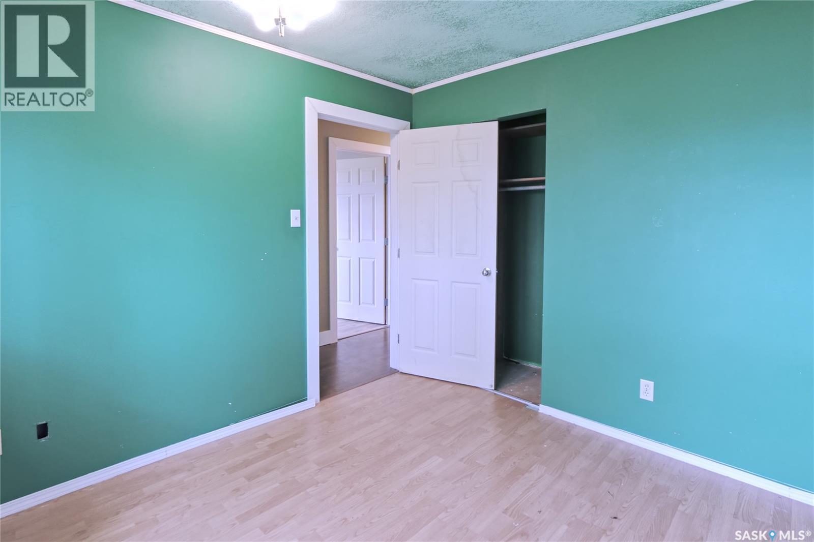 333 Dominion Bay, Central Butte, SK - Indoor