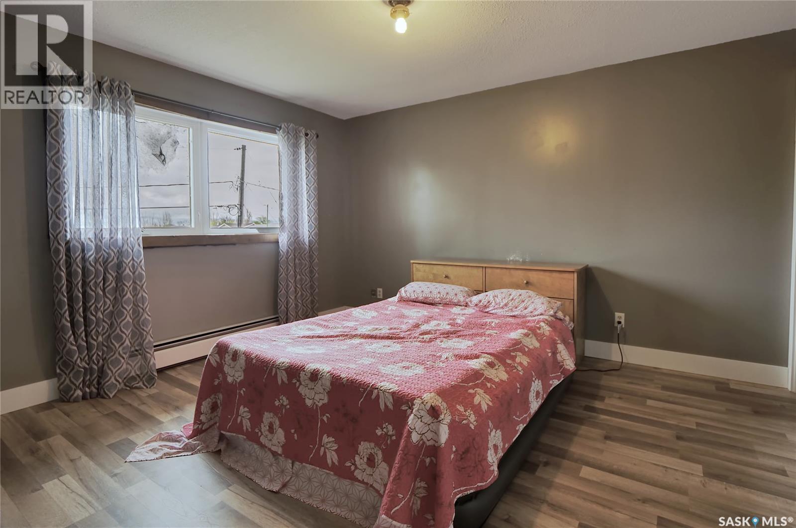 333 Dominion Bay, Central Butte, SK - Indoor Photo Showing Bedroom