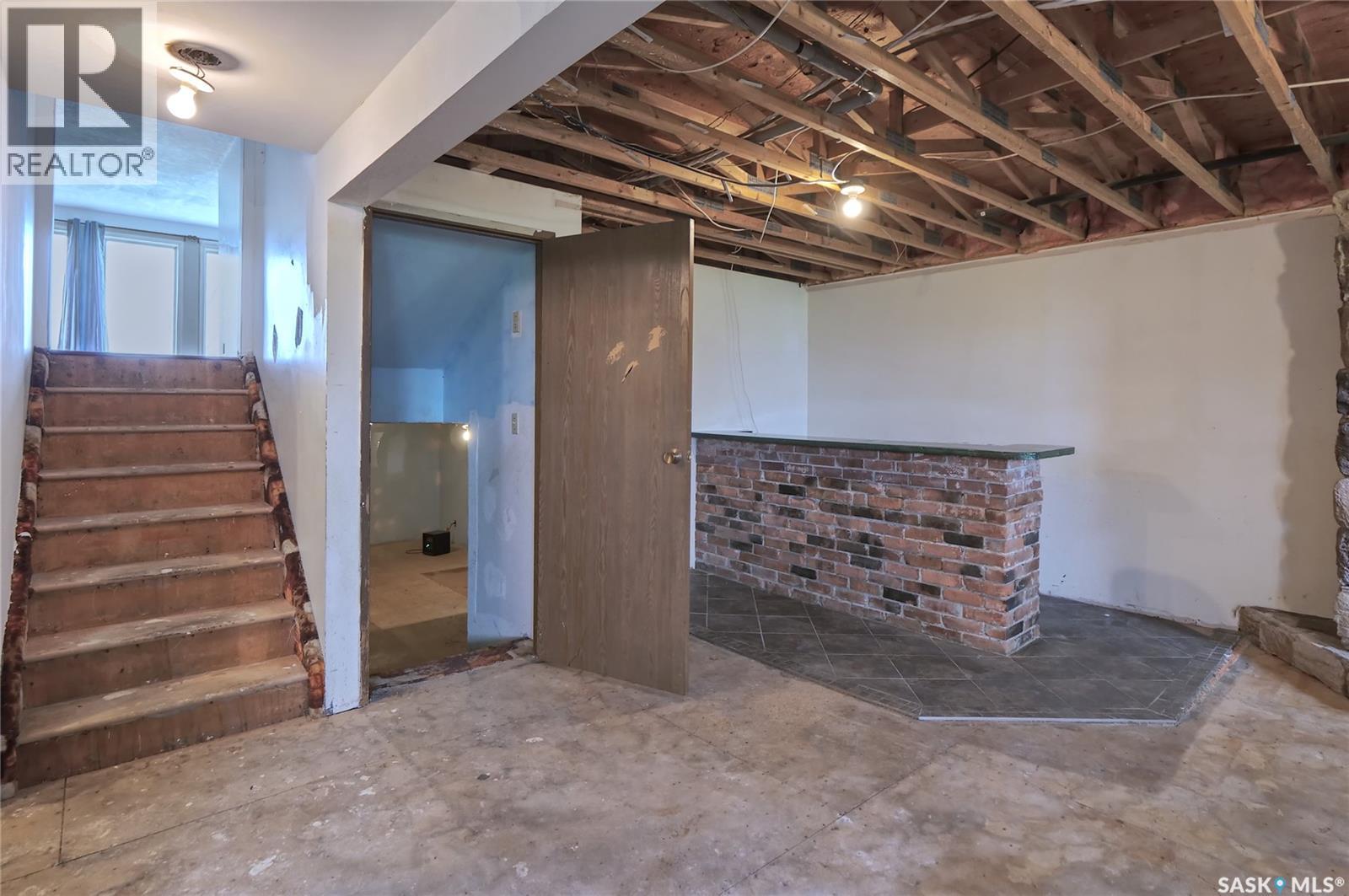 333 Dominion Bay, Central Butte, SK - Indoor