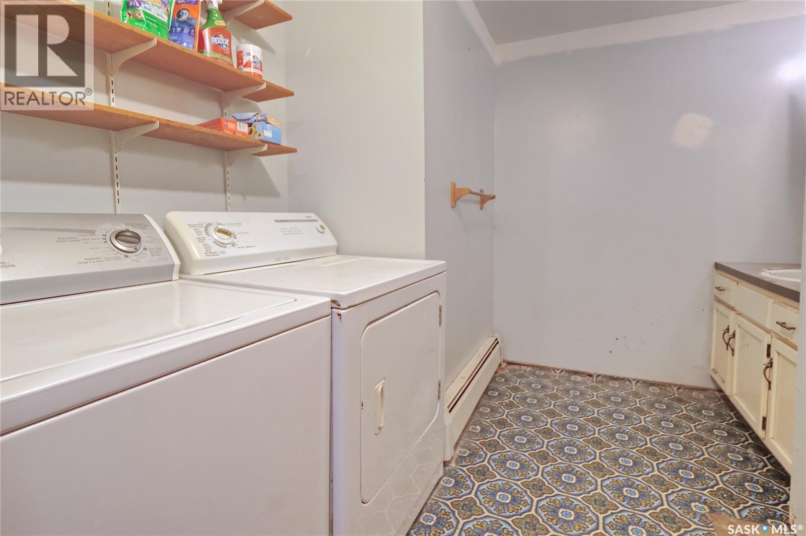 333 Dominion Bay, Central Butte, SK - Indoor Photo Showing Laundry Room