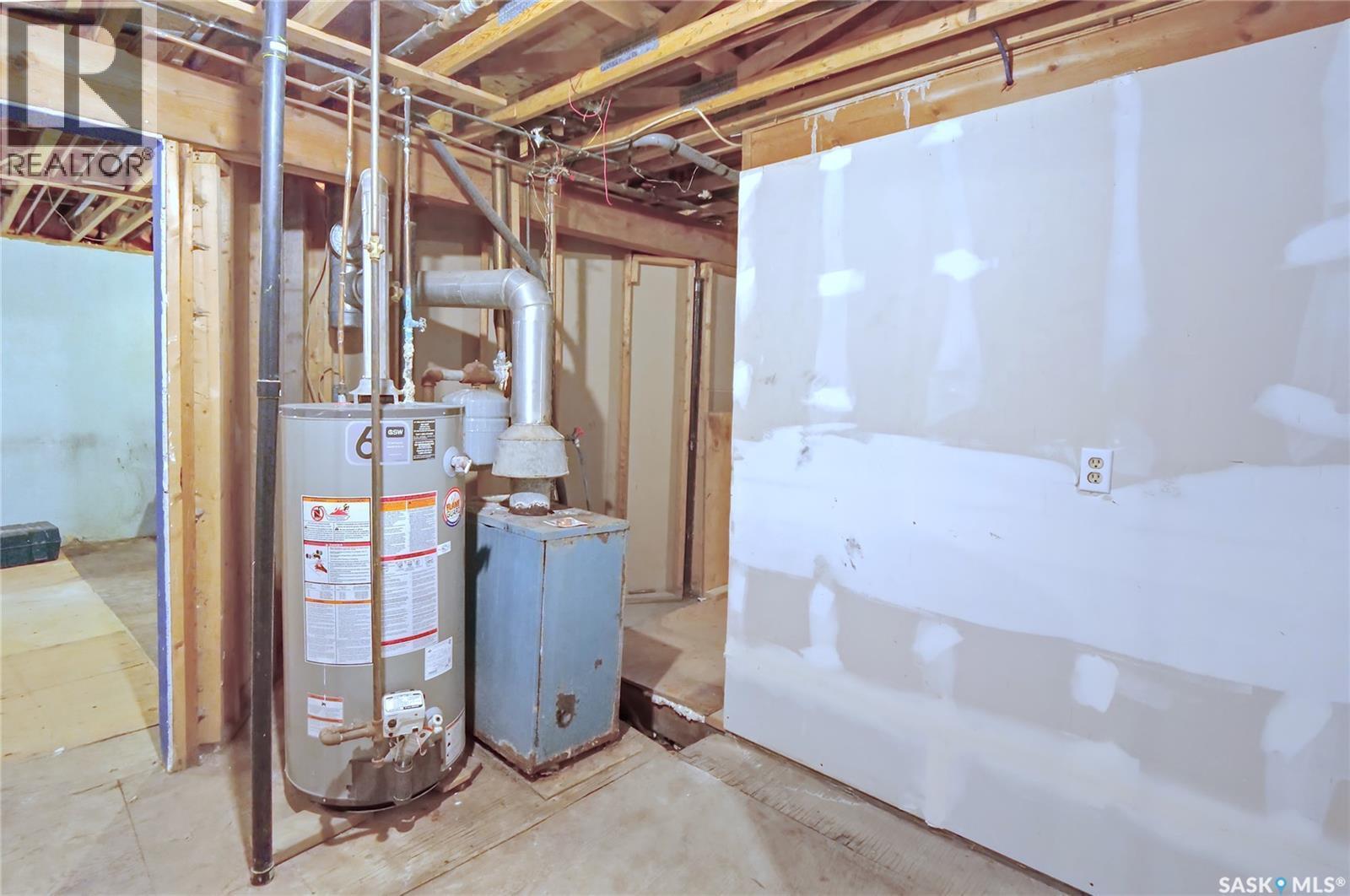 333 Dominion Bay, Central Butte, SK - Indoor Photo Showing Basement