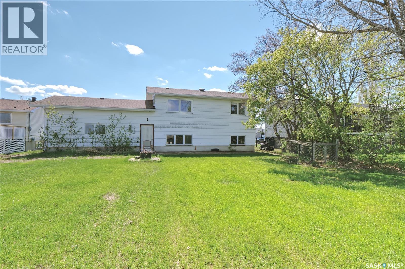 333 Dominion Bay, Central Butte, SK - Outdoor