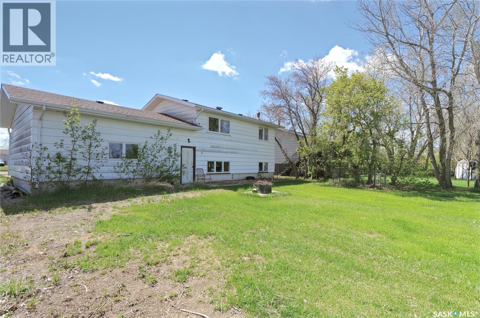 333 Dominion Bay, Central Butte, SK - Outdoor